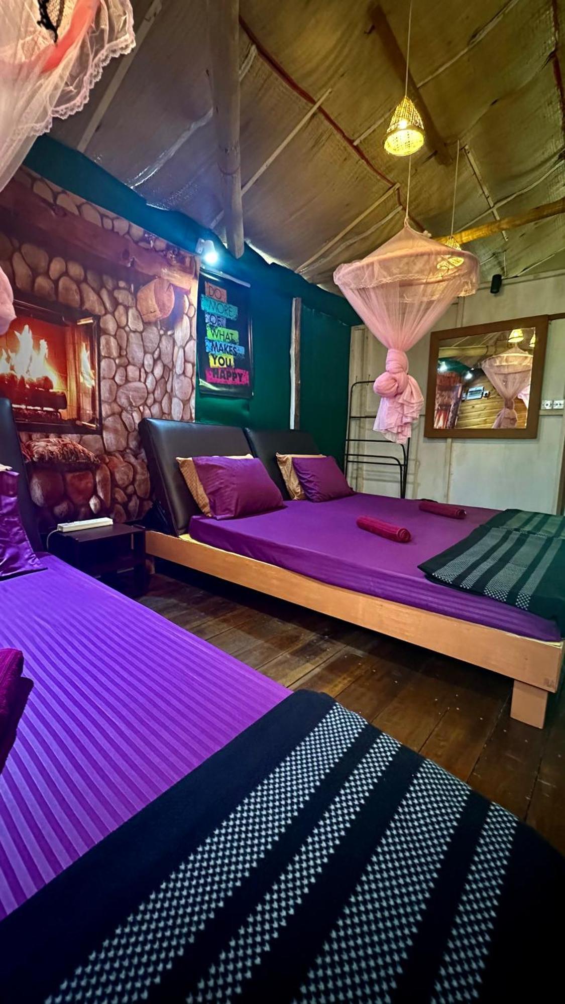 A Lounge Hostel And Cafe Ella Eksteriør billede